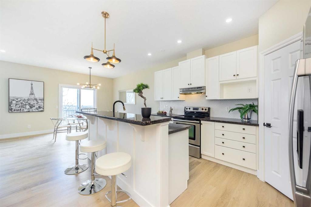 42 Royal Crest Point Nw, Calgary, AB - Indoor Photo Showing Kitchen With Stainless Steel Kitchen With Upgraded Kitchen