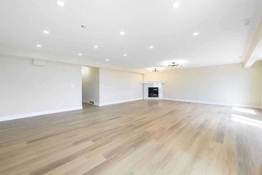 42 Royal Crest Point Nw, Calgary, AB - Indoor