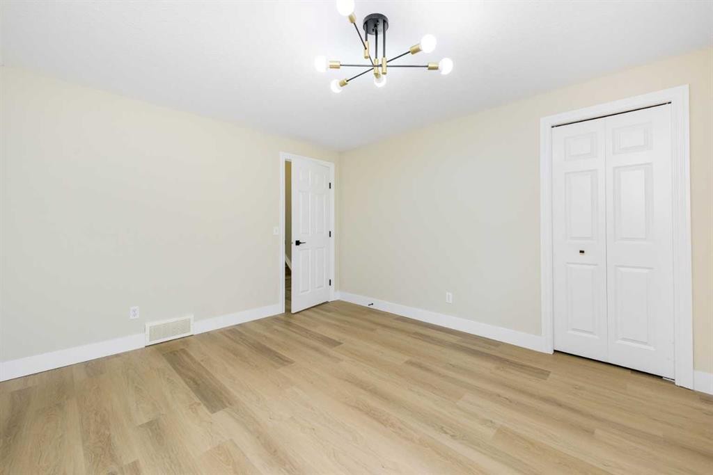 42 Royal Crest Point Nw, Calgary, AB - Indoor Photo Showing Other Room