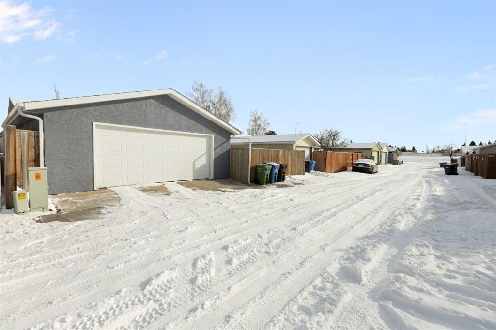 172 Rundlefield Crescent Ne, Calgary, AB - Outdoor