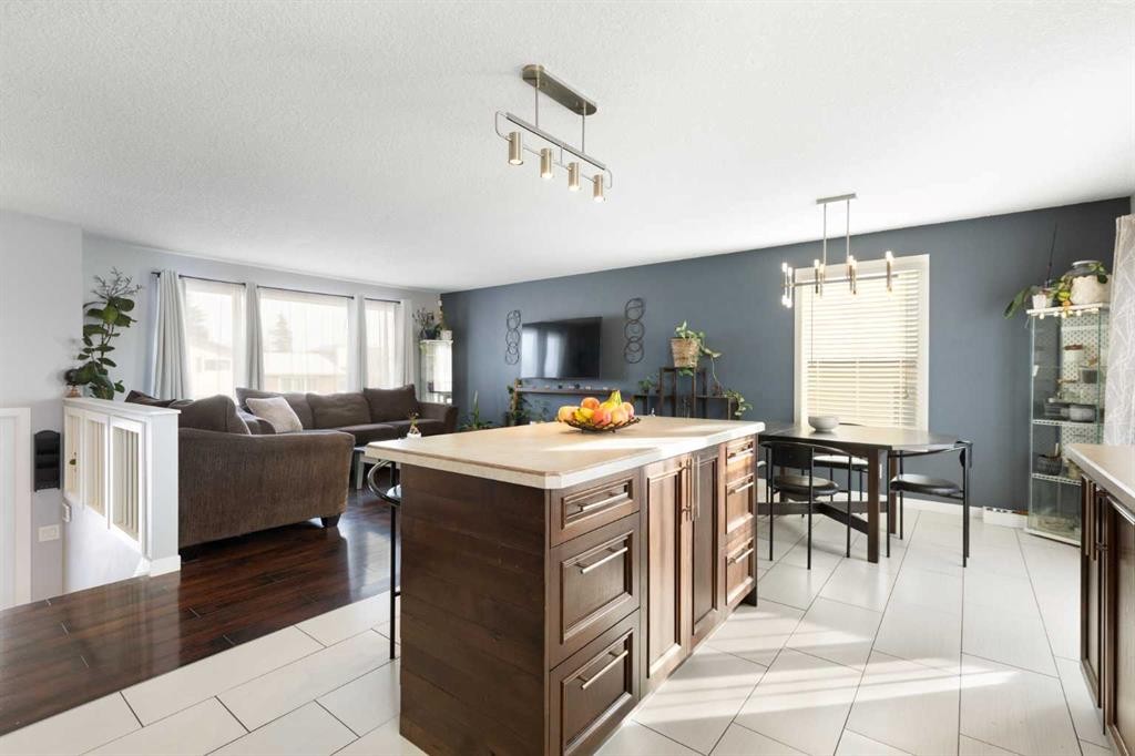 172 Rundlefield Crescent Ne, Calgary, AB - Indoor