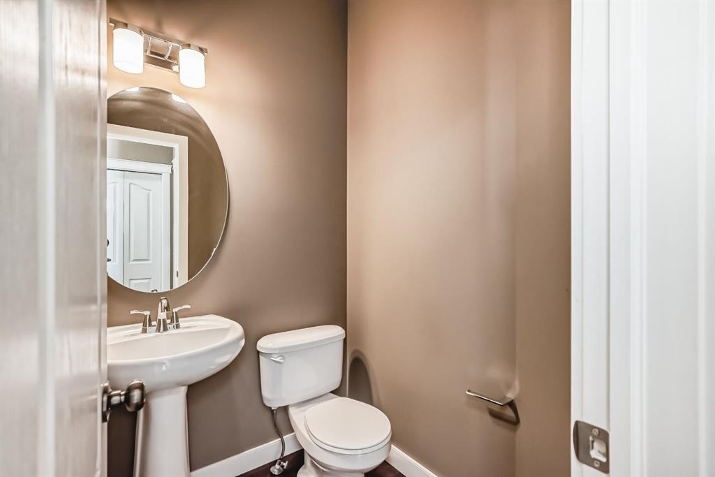259 St Moritz Drive Sw, Calgary, AB - Indoor Photo Showing Bathroom
