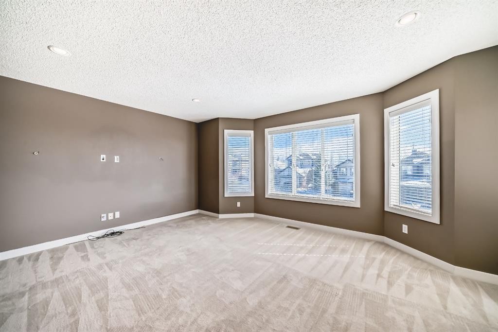 259 St Moritz Drive Sw, Calgary, AB - Indoor Photo Showing Other Room