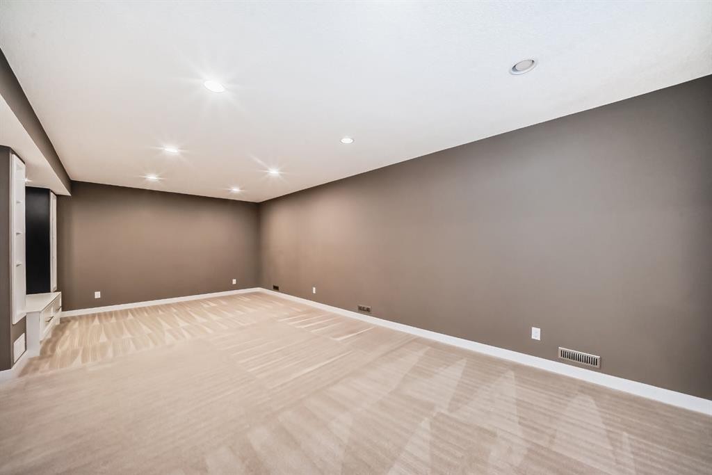 259 St Moritz Drive Sw, Calgary, AB - Indoor