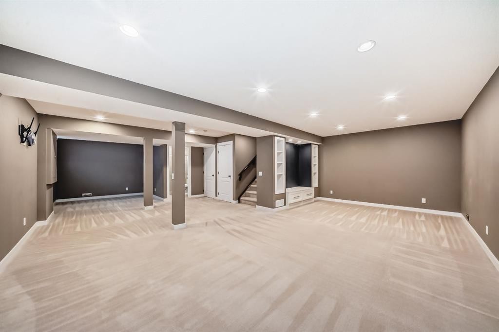 259 St Moritz Drive Sw, Calgary, AB - Indoor Photo Showing Other Room