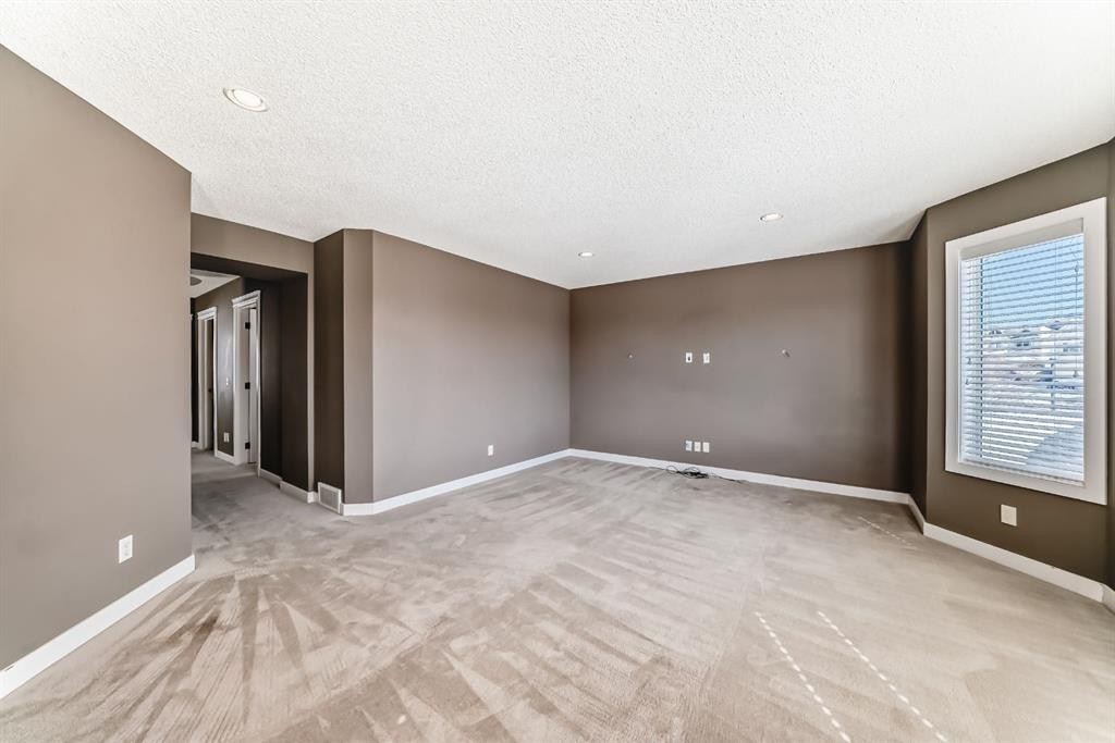 259 St Moritz Drive Sw, Calgary, AB - Indoor Photo Showing Other Room