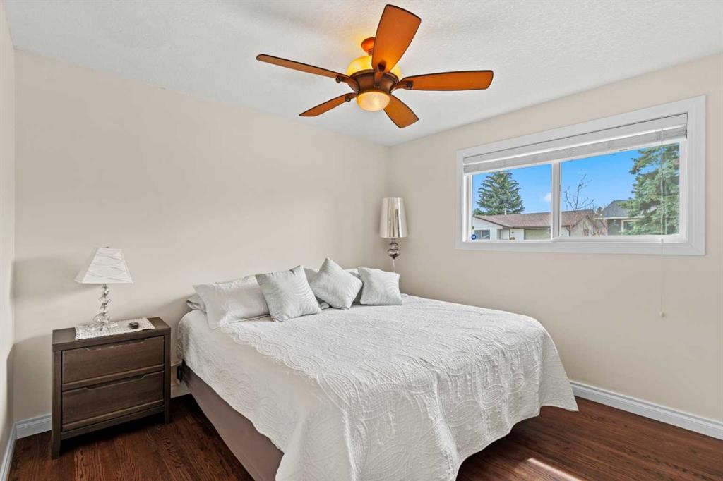 10311 Wapiti Drive Se, Calgary, AB - Indoor Photo Showing Bedroom