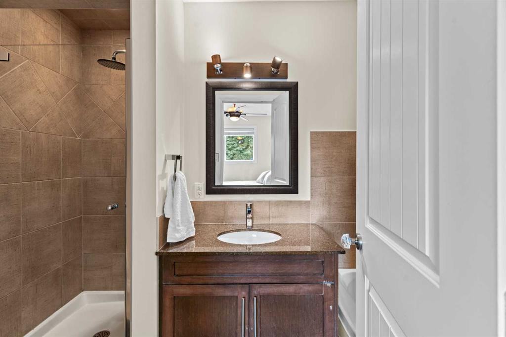 10311 Wapiti Drive Se, Calgary, AB - Indoor Photo Showing Bathroom