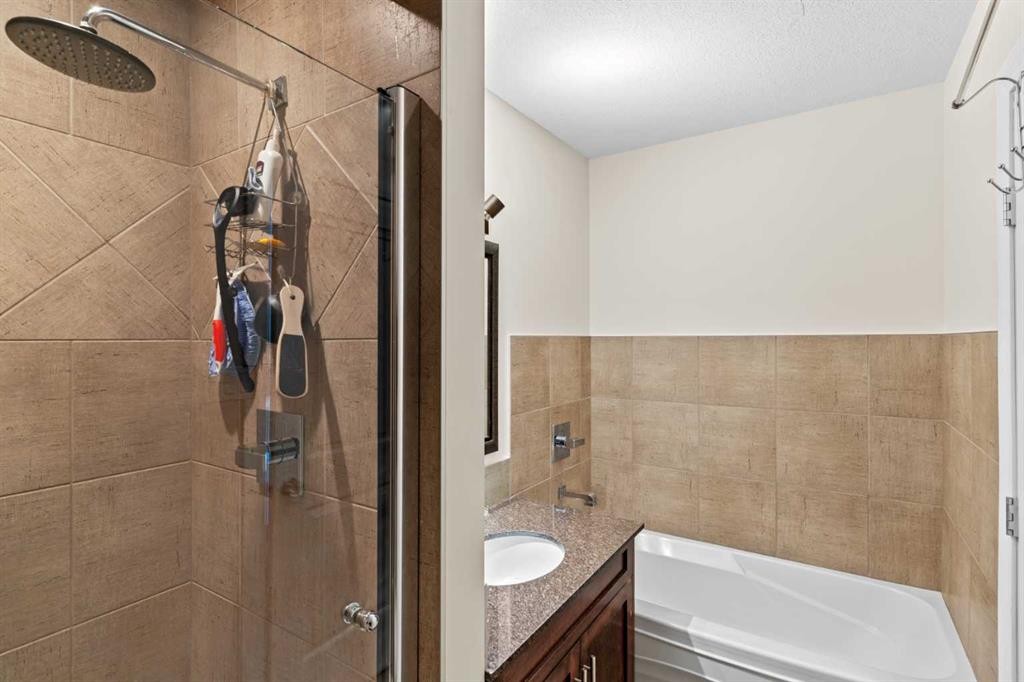 10311 Wapiti Drive Se, Calgary, AB - Indoor Photo Showing Bathroom