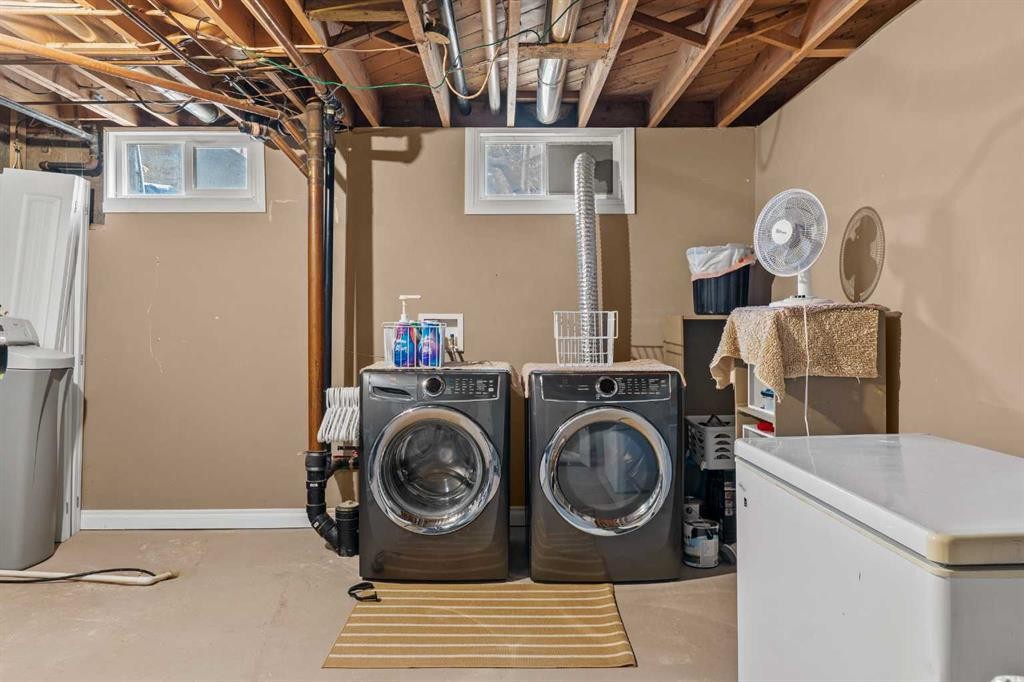 10311 Wapiti Drive Se, Calgary, AB - Indoor Photo Showing Laundry Room