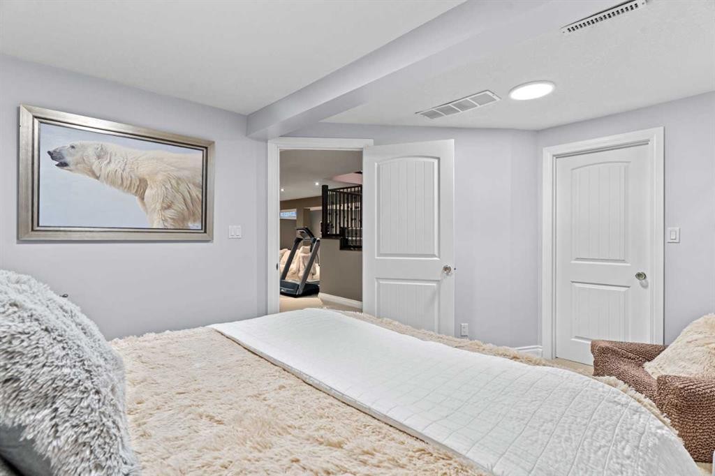 10311 Wapiti Drive Se, Calgary, AB - Indoor Photo Showing Bedroom