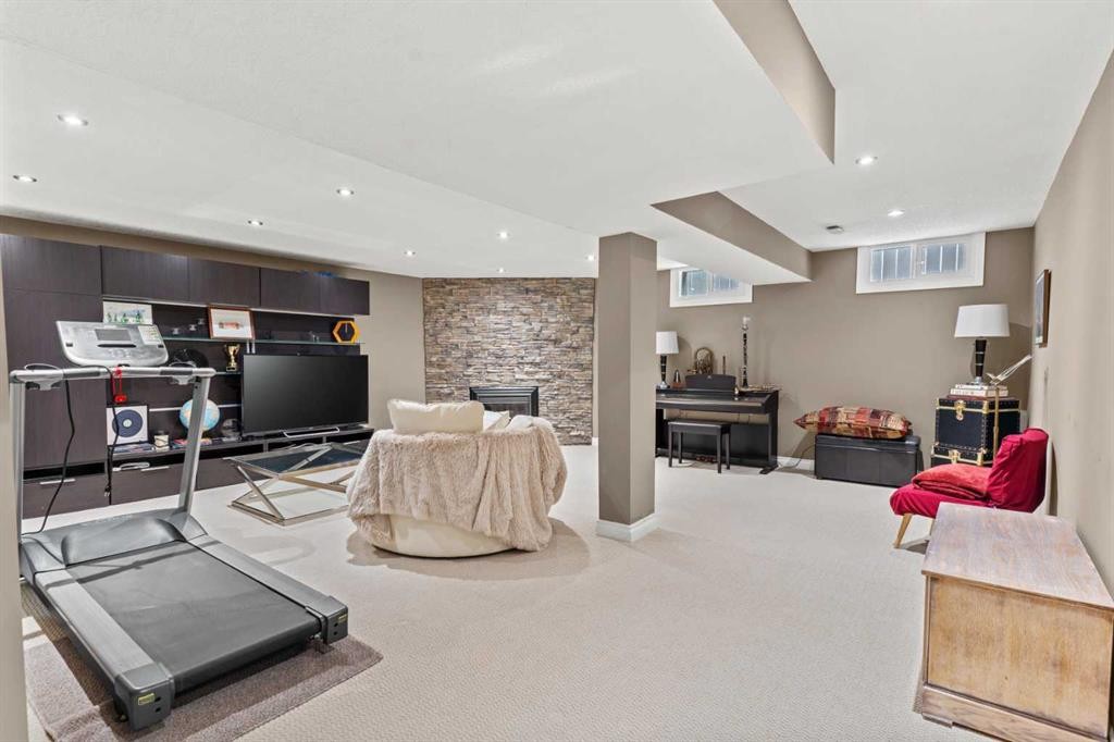 10311 Wapiti Drive Se, Calgary, AB - Indoor