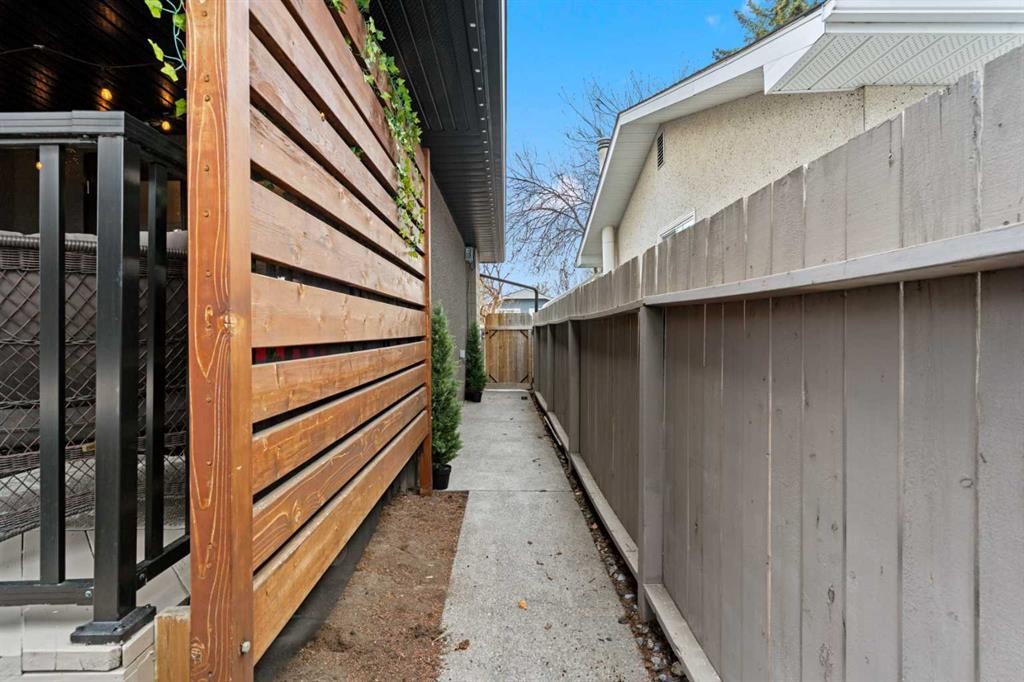 10311 Wapiti Drive Se, Calgary, AB - Outdoor With Exterior