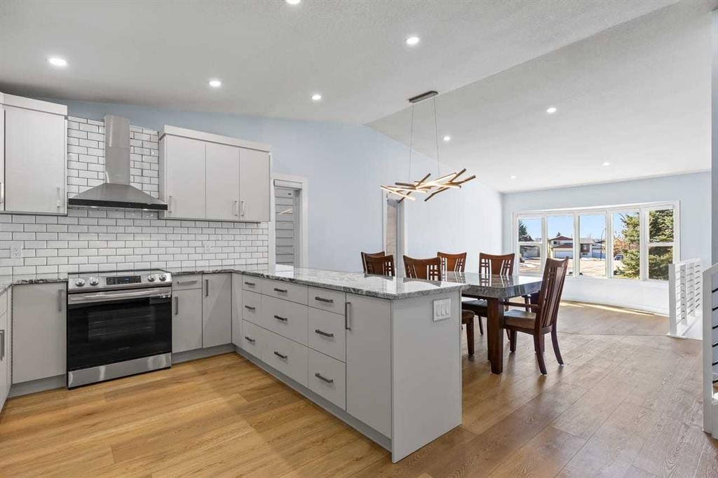 55 Whitehaven Crescent Ne, Calgary, AB - Indoor Photo Showing Kitchen With Upgraded Kitchen