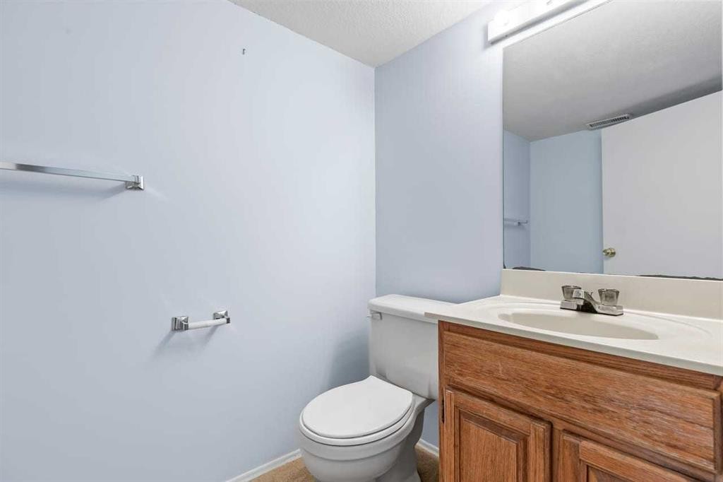 55 Whitehaven Crescent Ne, Calgary, AB - Indoor Photo Showing Bathroom