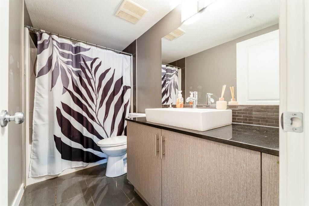 2410-240 Skyview Ranch Road Ne, Calgary, AB - Indoor Photo Showing Bathroom