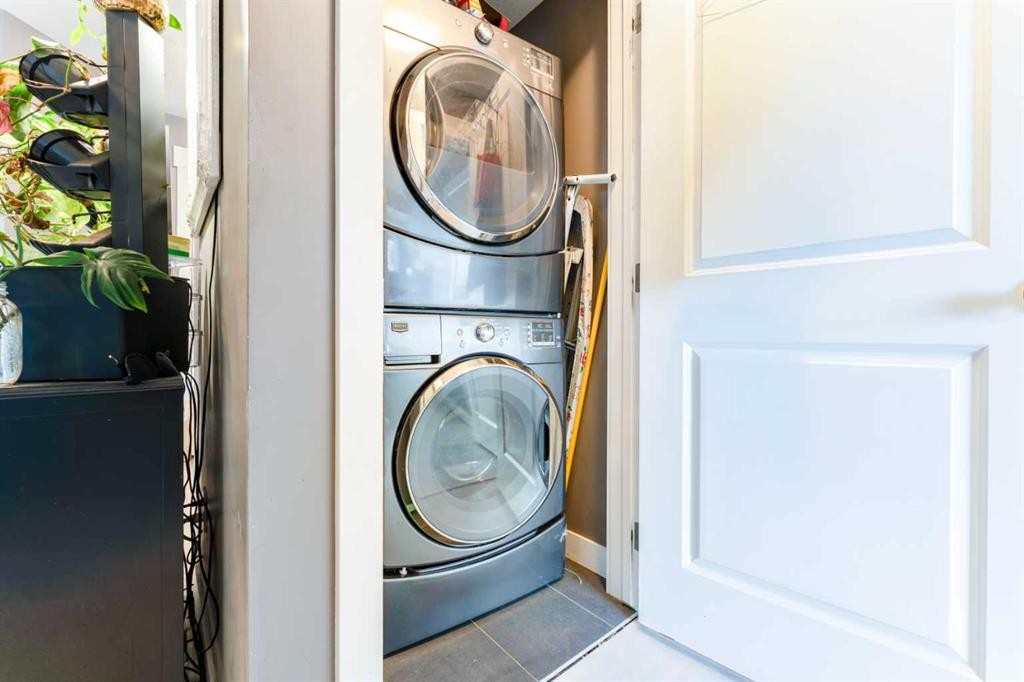 2410-240 Skyview Ranch Road Ne, Calgary, AB - Indoor Photo Showing Laundry Room