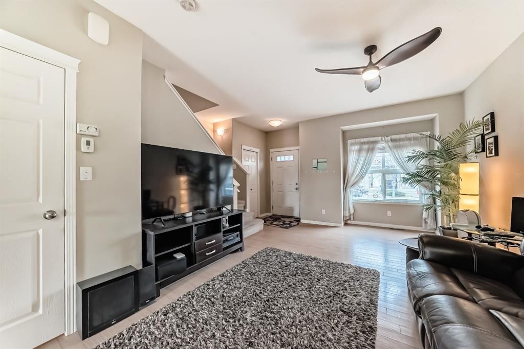 111 Ranch Ridge Meadow, Strathmore, AB - Indoor Photo Showing Living Room