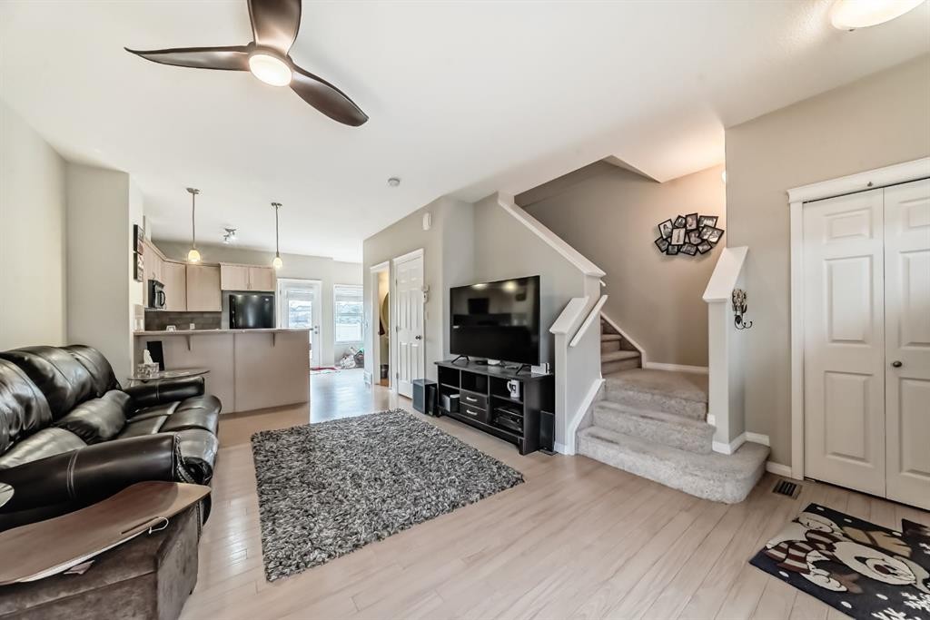 111 Ranch Ridge Meadow, Strathmore, AB - Indoor Photo Showing Living Room