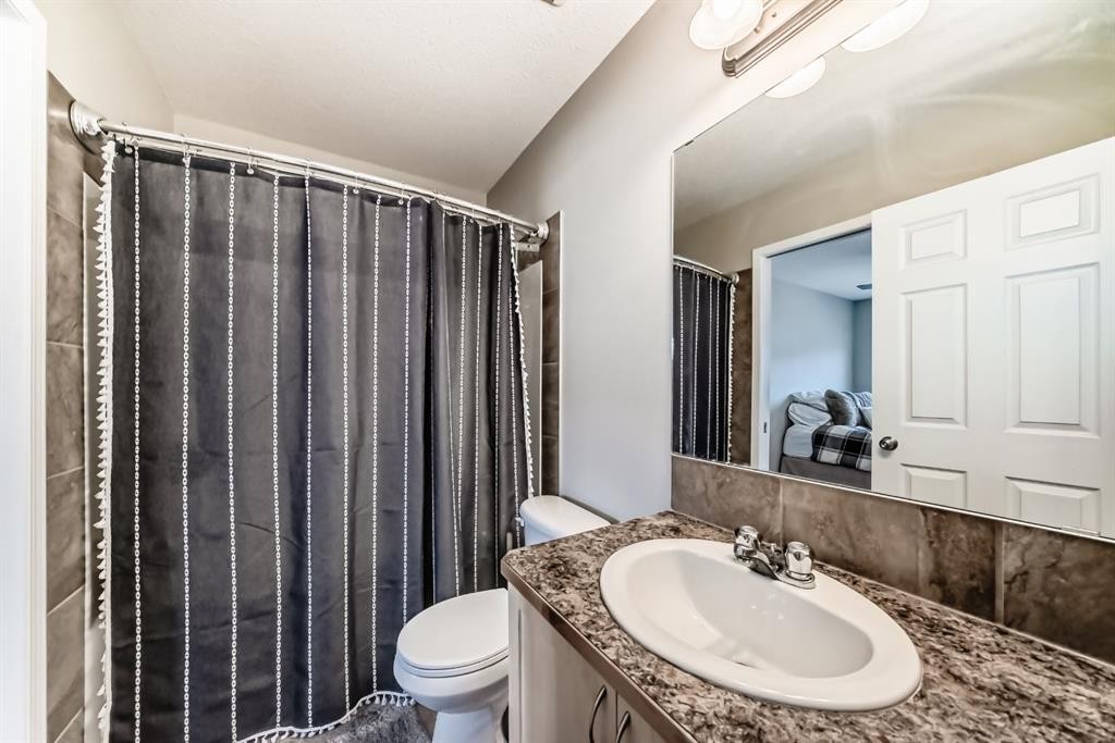 111 Ranch Ridge Meadow, Strathmore, AB - Indoor Photo Showing Bathroom