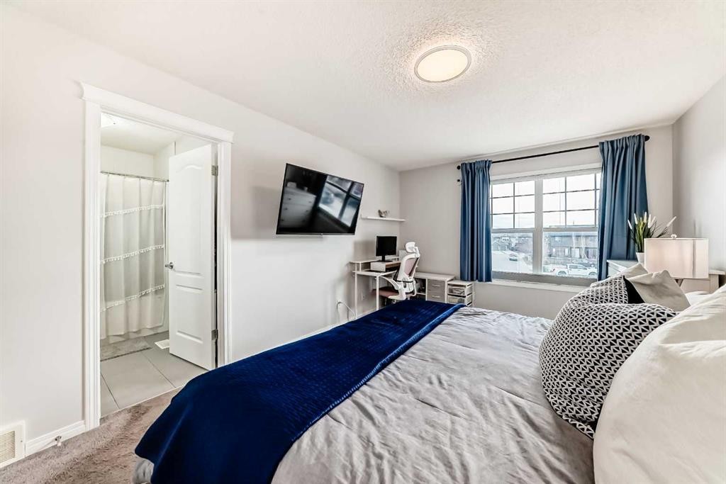 289 Auburn Meadows Place Se, Calgary, AB - Indoor Photo Showing Bedroom