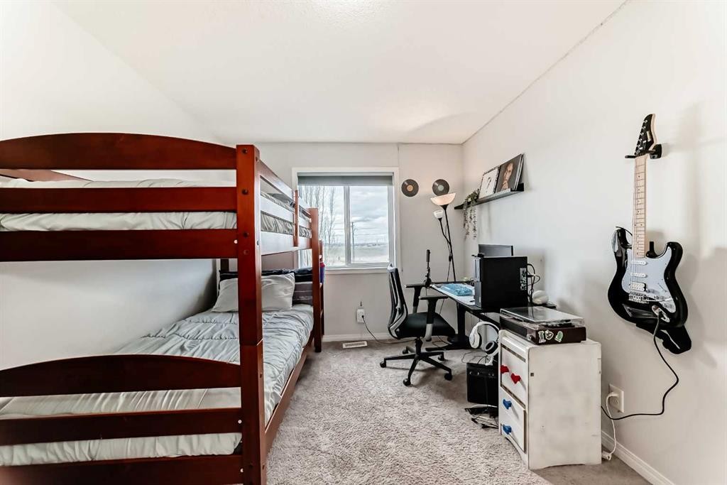289 Auburn Meadows Place Se, Calgary, AB - Indoor Photo Showing Bedroom