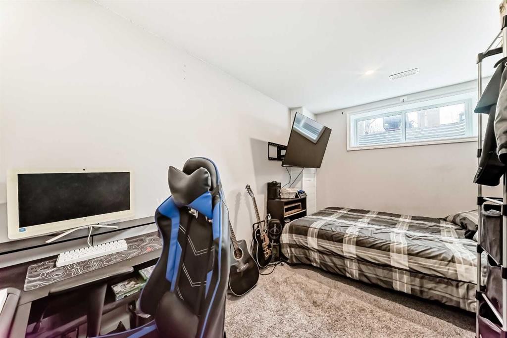 289 Auburn Meadows Place Se, Calgary, AB - Indoor Photo Showing Bedroom