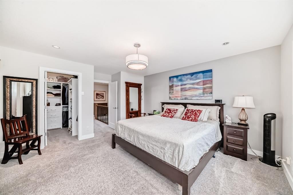 3705 2 Avenue Sw, Calgary, AB - Indoor Photo Showing Bedroom