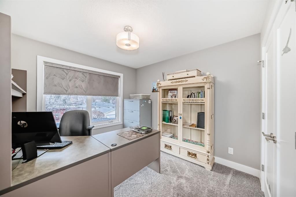 3705 2 Avenue Sw, Calgary, AB - Indoor Photo Showing Office