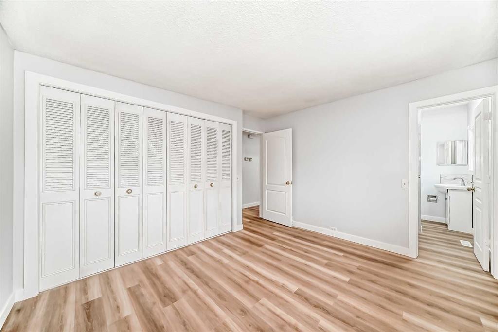 307 Huntridge Road Ne, Calgary, AB - Indoor Photo Showing Other Room