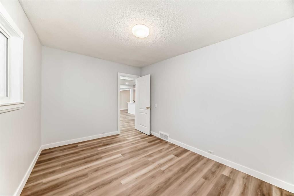 307 Huntridge Road Ne, Calgary, AB - Indoor Photo Showing Other Room