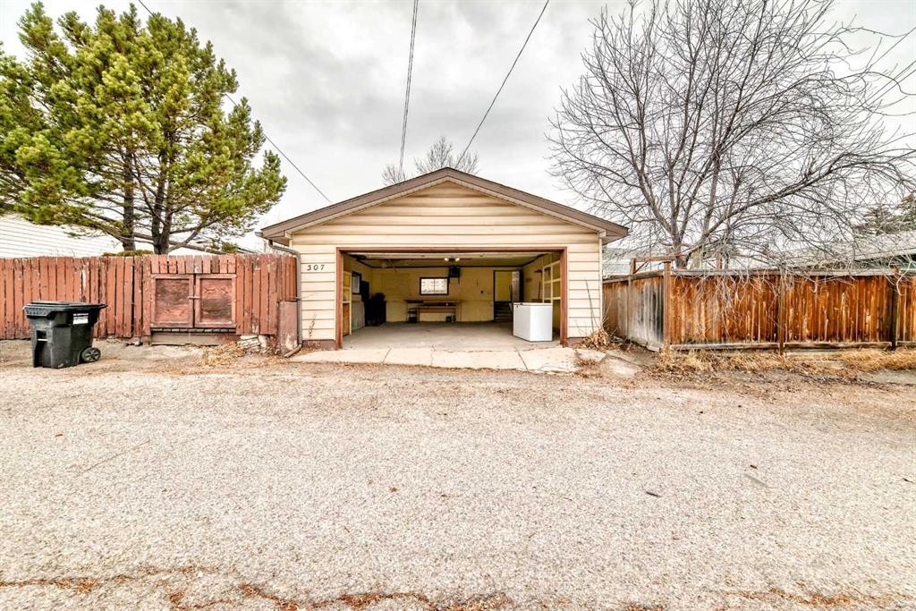 307 Huntridge Road Ne, Calgary, AB - Outdoor