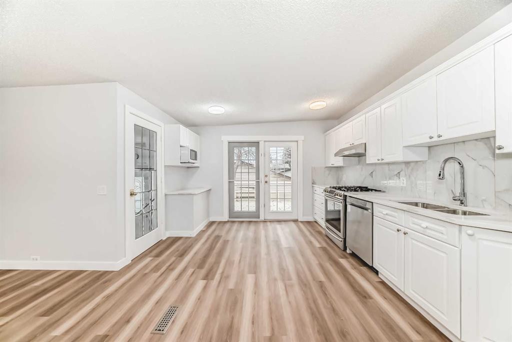 307 Huntridge Road Ne, Calgary, AB - Indoor Photo Showing Kitchen With Double Sink