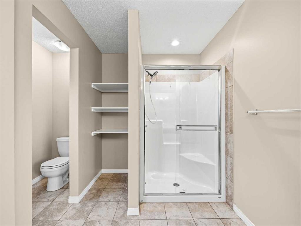 32 Panatella Parade Nw, Calgary, AB - Indoor Photo Showing Bathroom