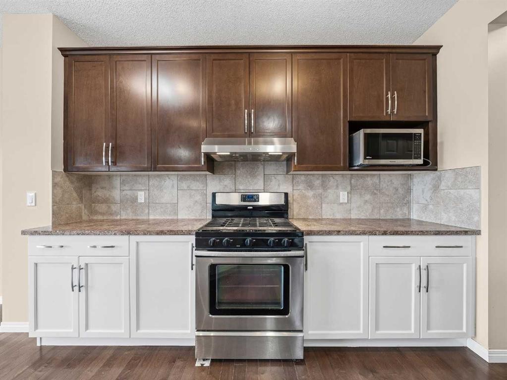 32 Panatella Parade Nw, Calgary, AB - Indoor Photo Showing Kitchen