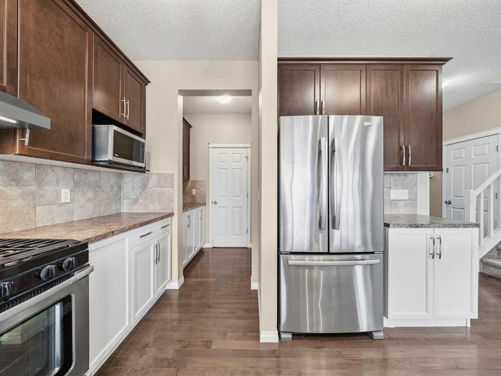 32 Panatella Parade Nw, Calgary, AB - Indoor Photo Showing Kitchen With Upgraded Kitchen