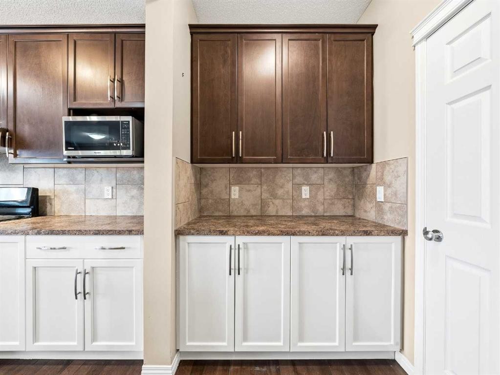 32 Panatella Parade Nw, Calgary, AB - Indoor Photo Showing Kitchen