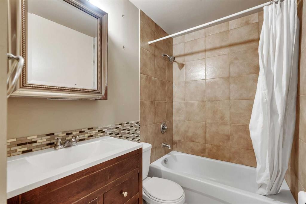 604 56 Avenue Sw, Calgary, AB - Indoor Photo Showing Bathroom