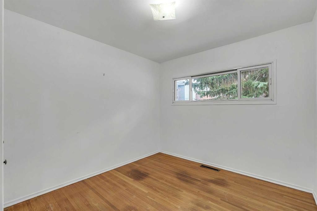 604 56 Avenue Sw, Calgary, AB - Indoor Photo Showing Other Room