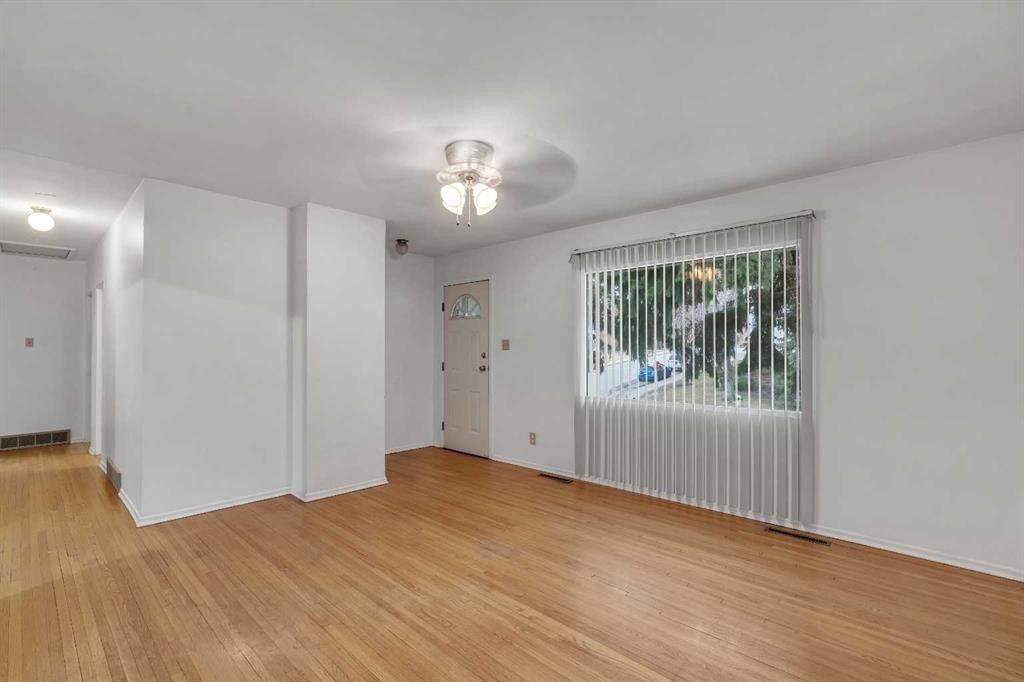 604 56 Avenue Sw, Calgary, AB - Indoor Photo Showing Other Room