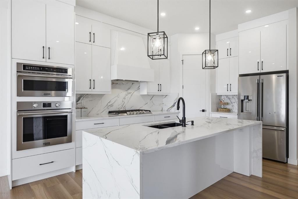 31 St. Andrews Close, Lyalta, AB - Indoor Photo Showing Kitchen With Upgraded Kitchen