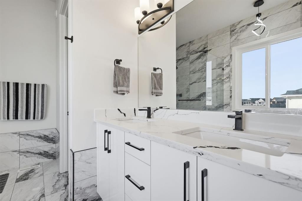 31 St. Andrews Close, Lyalta, AB - Indoor Photo Showing Bathroom