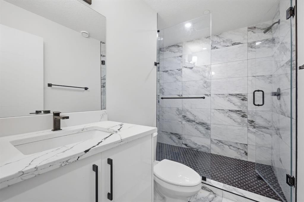 31 St. Andrews Close, Lyalta, AB - Indoor Photo Showing Bathroom