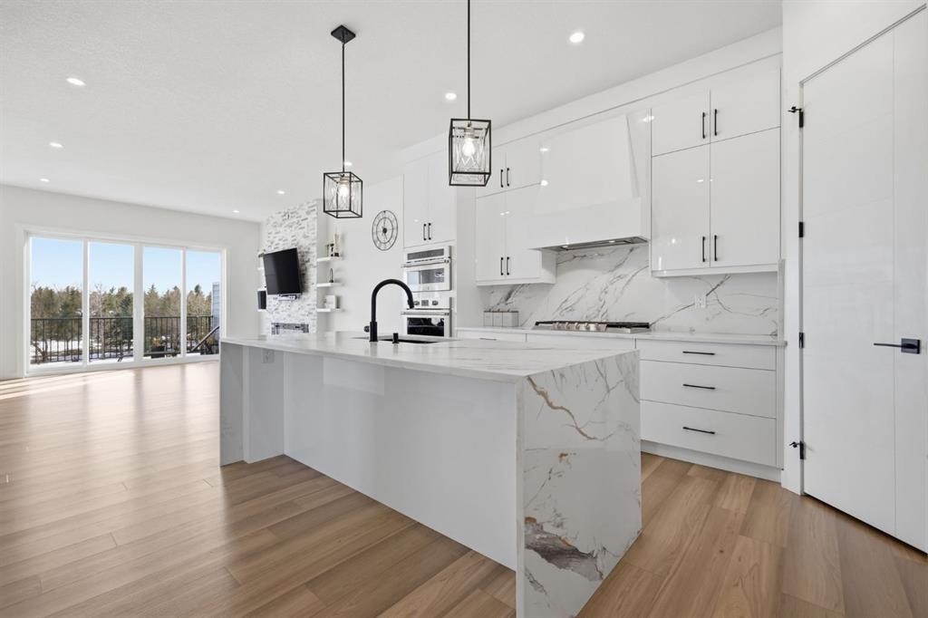 31 St. Andrews Close, Lyalta, AB - Indoor Photo Showing Kitchen With Upgraded Kitchen