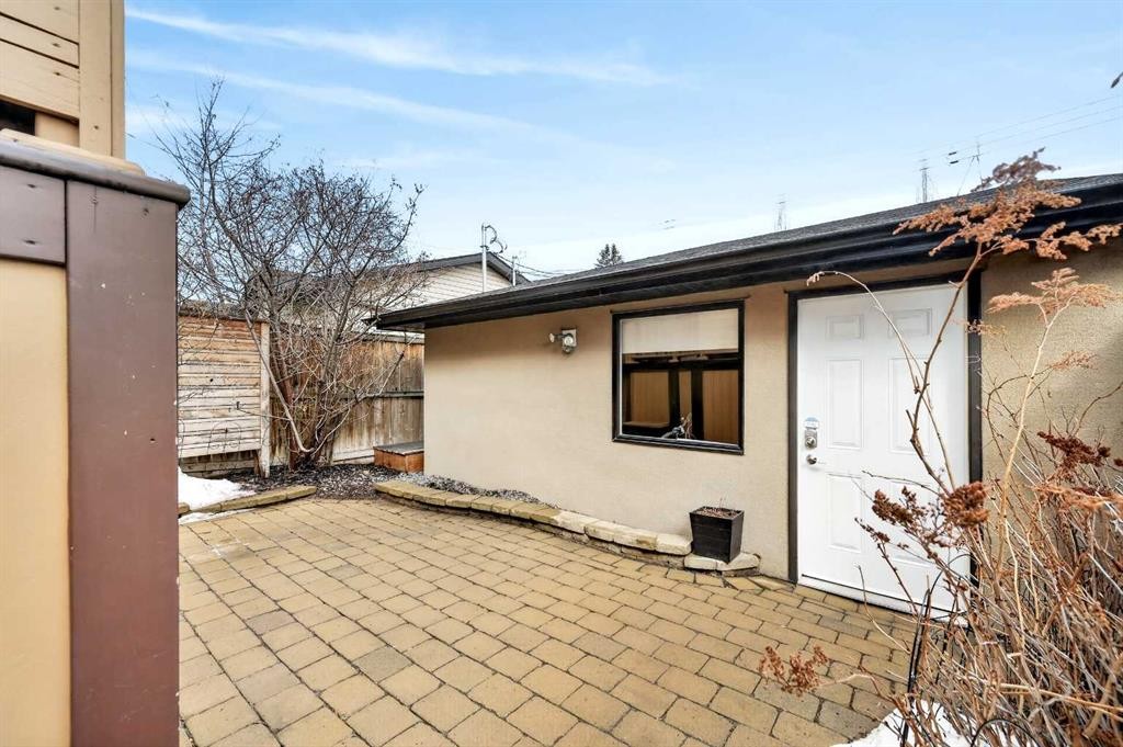 1924 48 Avenue Sw, Calgary, AB - Outdoor