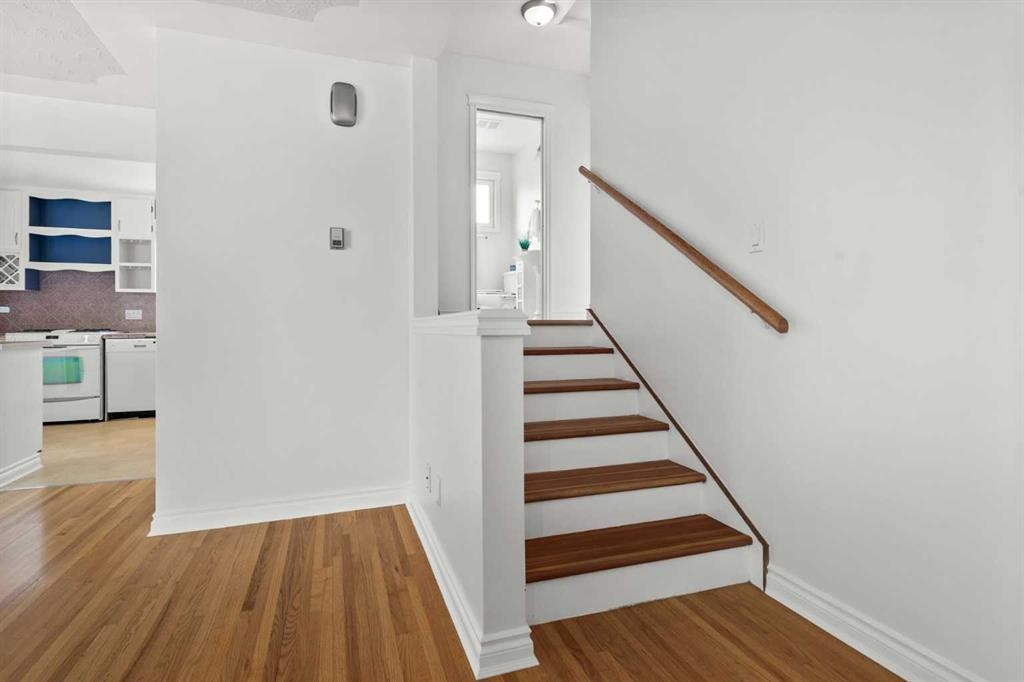 67 Hooke Road Sw, Calgary, AB - Indoor Photo Showing Other Room