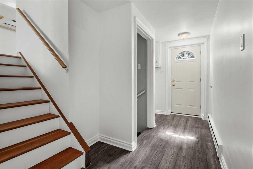 67 Hooke Road Sw, Calgary, AB - Indoor Photo Showing Other Room