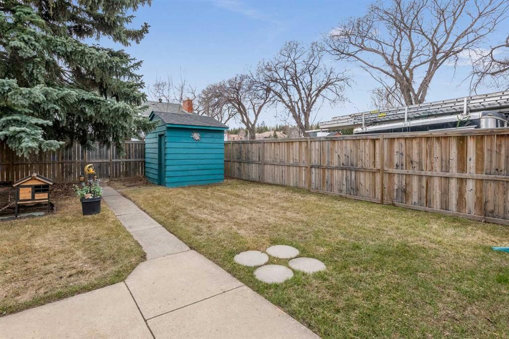 67 Hooke Road Sw, Calgary, AB - Outdoor