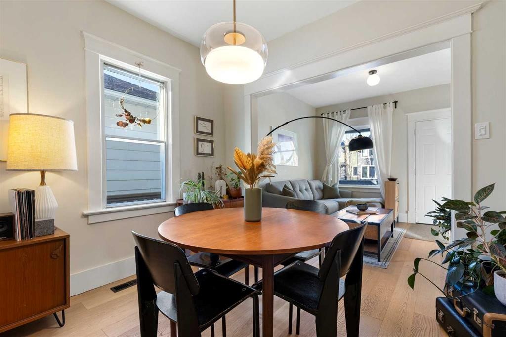 317 18 Avenue Nw, Calgary, AB - Indoor Photo Showing Dining Room