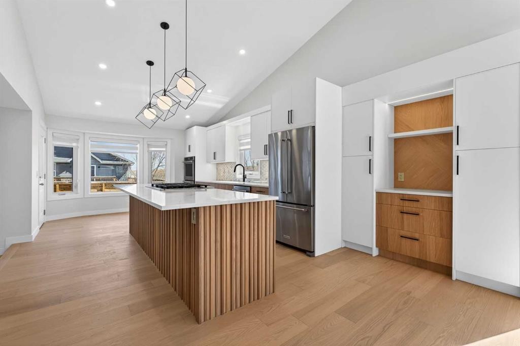 42 Sunvista Crescent Se, Calgary, AB - Indoor Photo Showing Kitchen